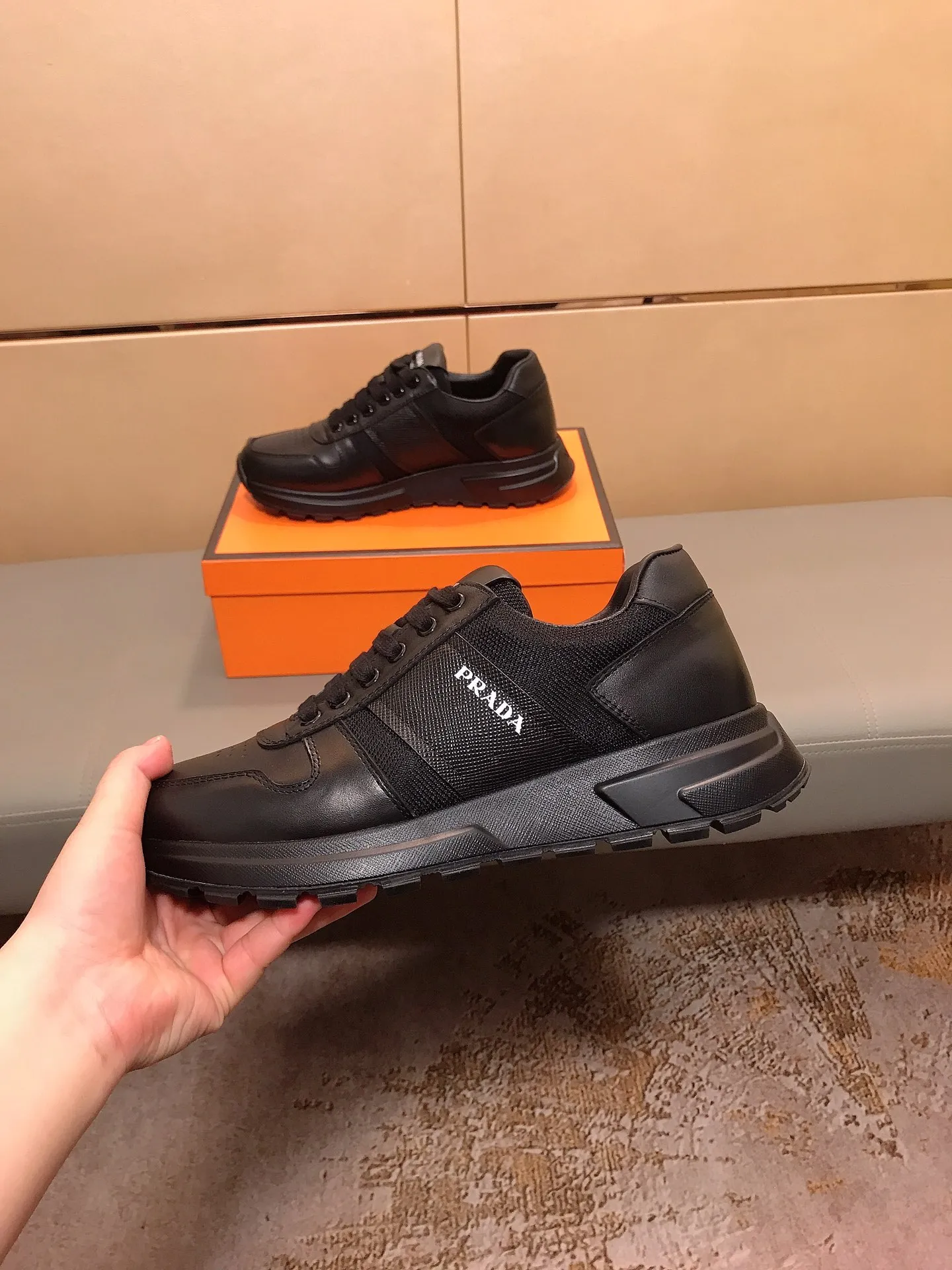 Ex-factory price 400 👟👟【PRADA】Prada's new men's fashion sports and casual shoes🇨🇳High-end boutique💯Exquisite details, uppers made of cowhide + breathable fabrics, pigskin lining🌶🌶Lightweight, wear-resistant and non-slip original outsole, comfortable to wear🎋Classic craftsmanship, fine workmanship, worth owning Code number: 38-44
